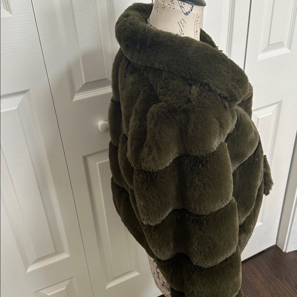 Belle Fare Faux Fur Olive Cropped Jacket - Picture 7 of 16